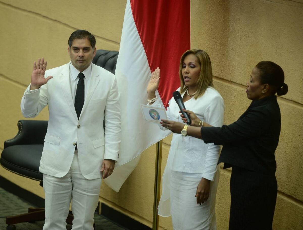 ¿Por qué los diputados van de blanco en la toma de posesión de la Asamblea?