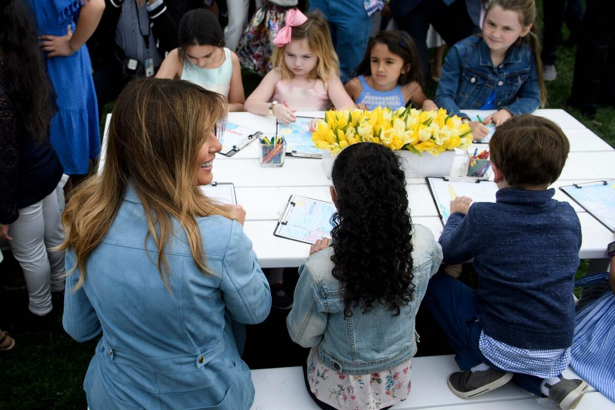 Melania y Donald Trump, en la carrera de huevos de Pascua en la Casa Blanca