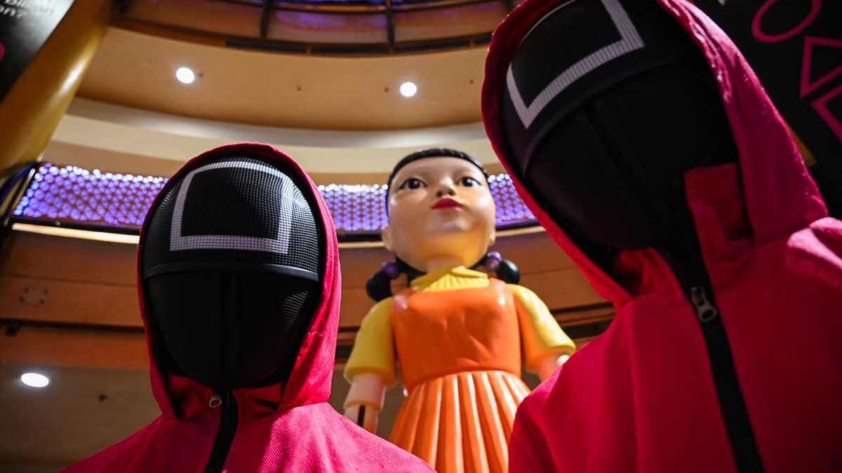 Seúl se rinde a El juego del calamar con un desfile masivo y la aparición de protagonistas