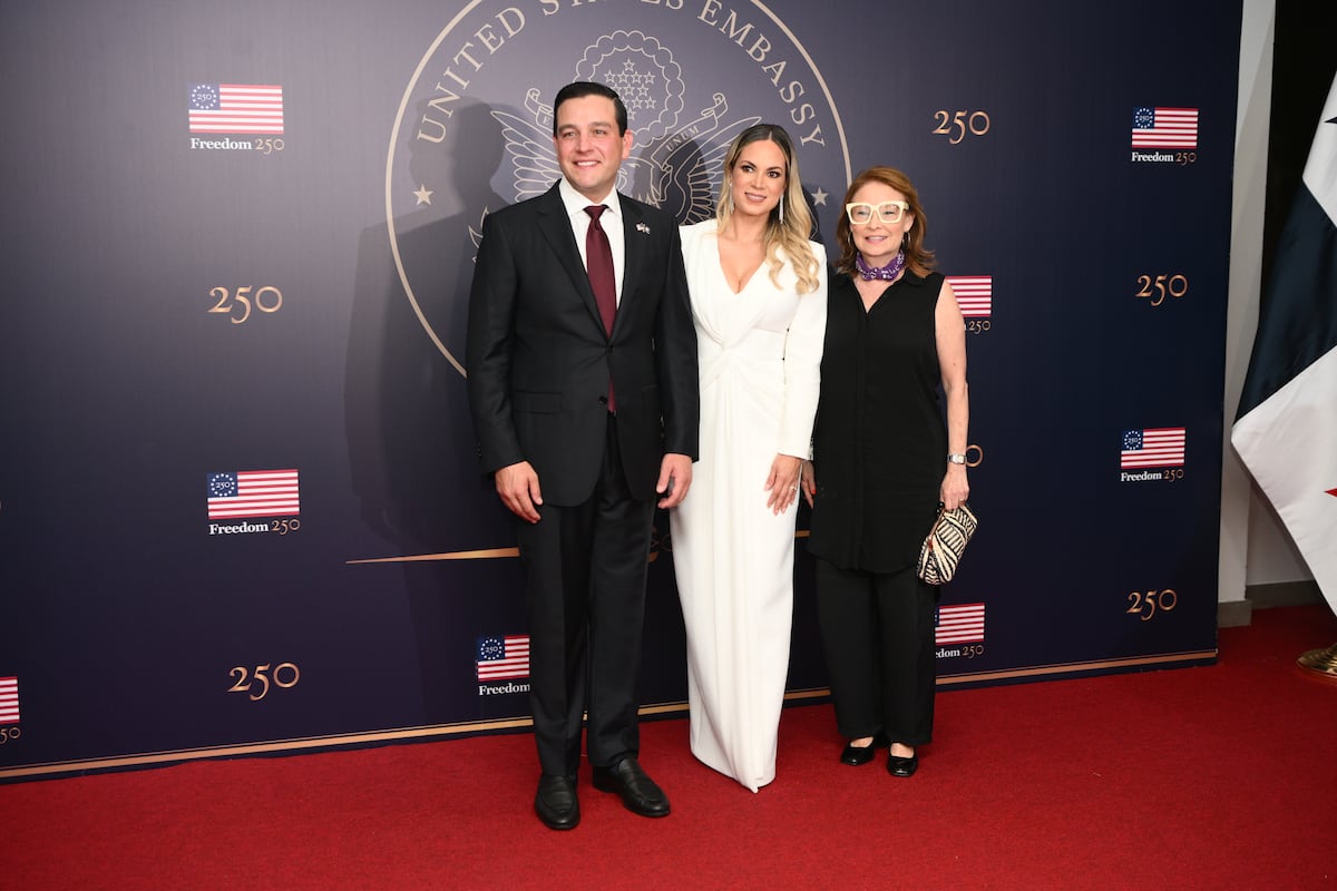 El look de Mayer Mizrachi, Mireya Moscoso y demás invitados a la alfombra roja de la recepción por los 250 años de la independencia de Estados Unidos
