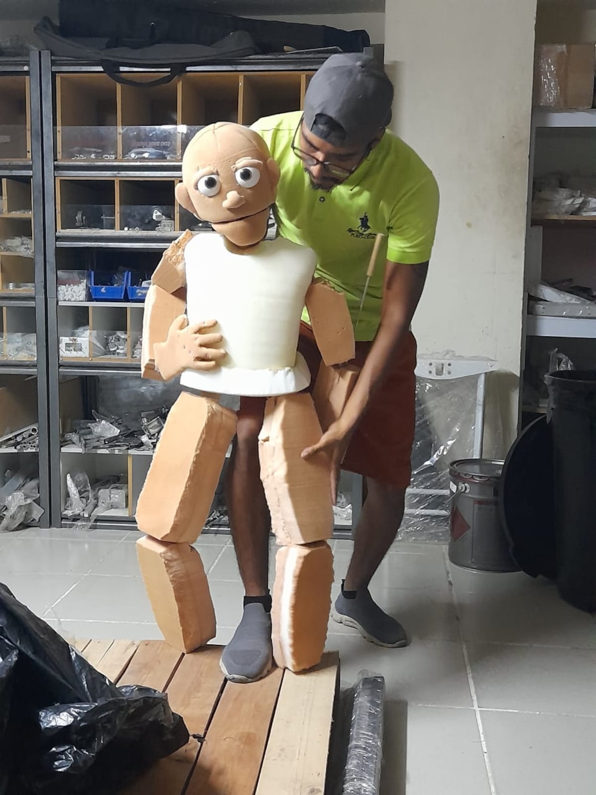 Los títeres como puente cultural: la misión de Jason Robinson