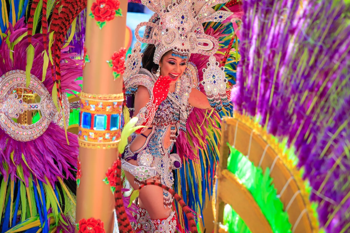 Fianeth Corro, reina de Calle Arriba de Las Tablas 2020 y el maratón de una reina durante los carnavales