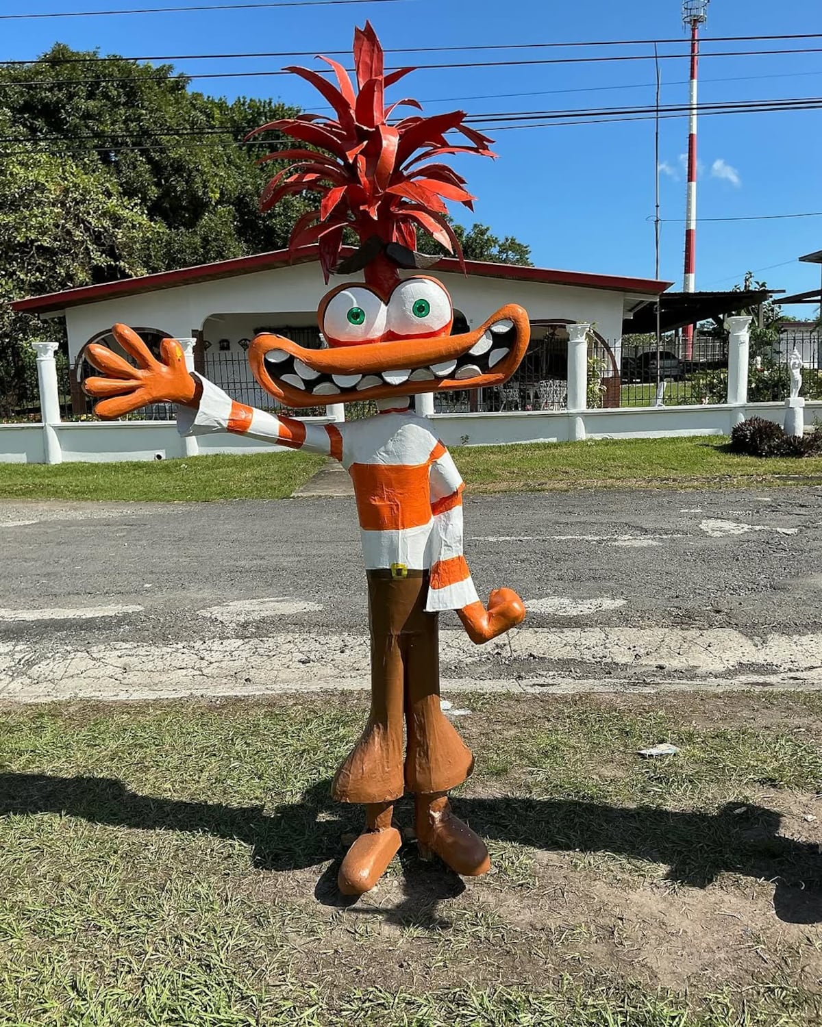 “Mi labor es caricaturizar a estos personajes”: Víctor Álvarez, el artista que crea los muñecos de año viejo en Chame