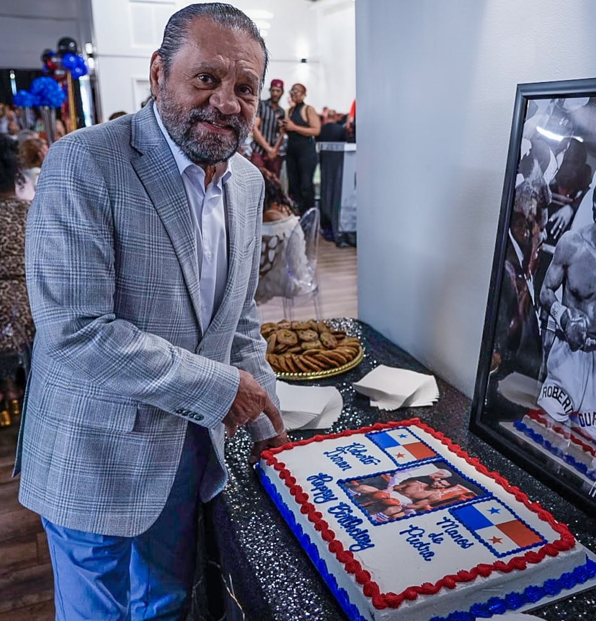 El boxeador panameño Roberto Durán celebra sus 74 años 