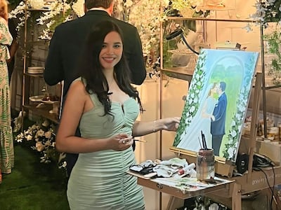 La artista panameña que pinta bodas en vivo y convierte recuerdos en obras eternas
