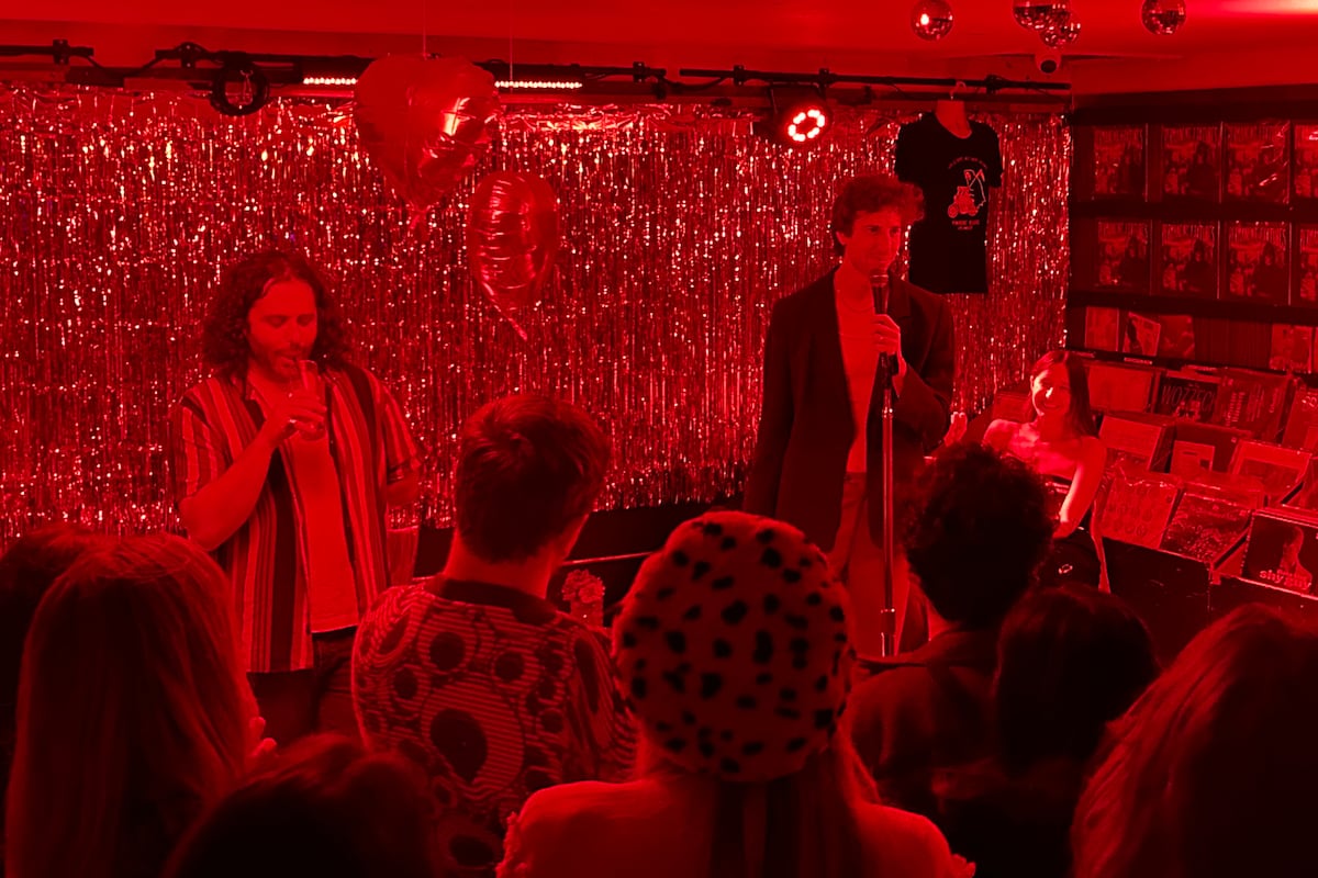 El amor sin algoritmo: solteros exploran nuevas formas de buscar pareja fuera de las apps