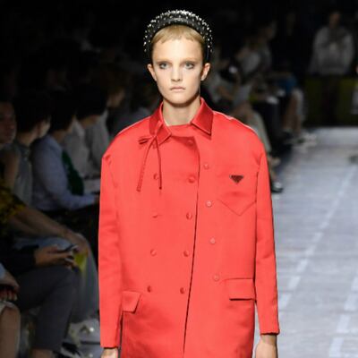 Prada prohíbe el uso de la piel animal en su ropa