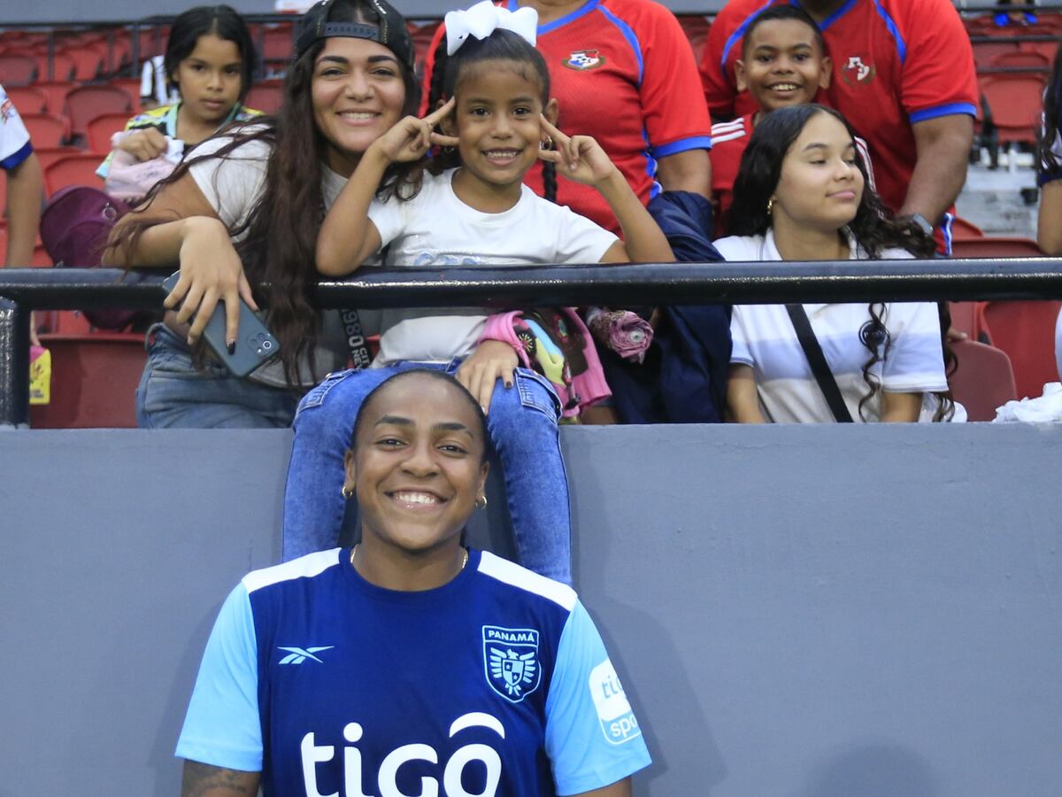 Firmas, fotos y fútbol: un encuentro especial con la selección mayor femenina