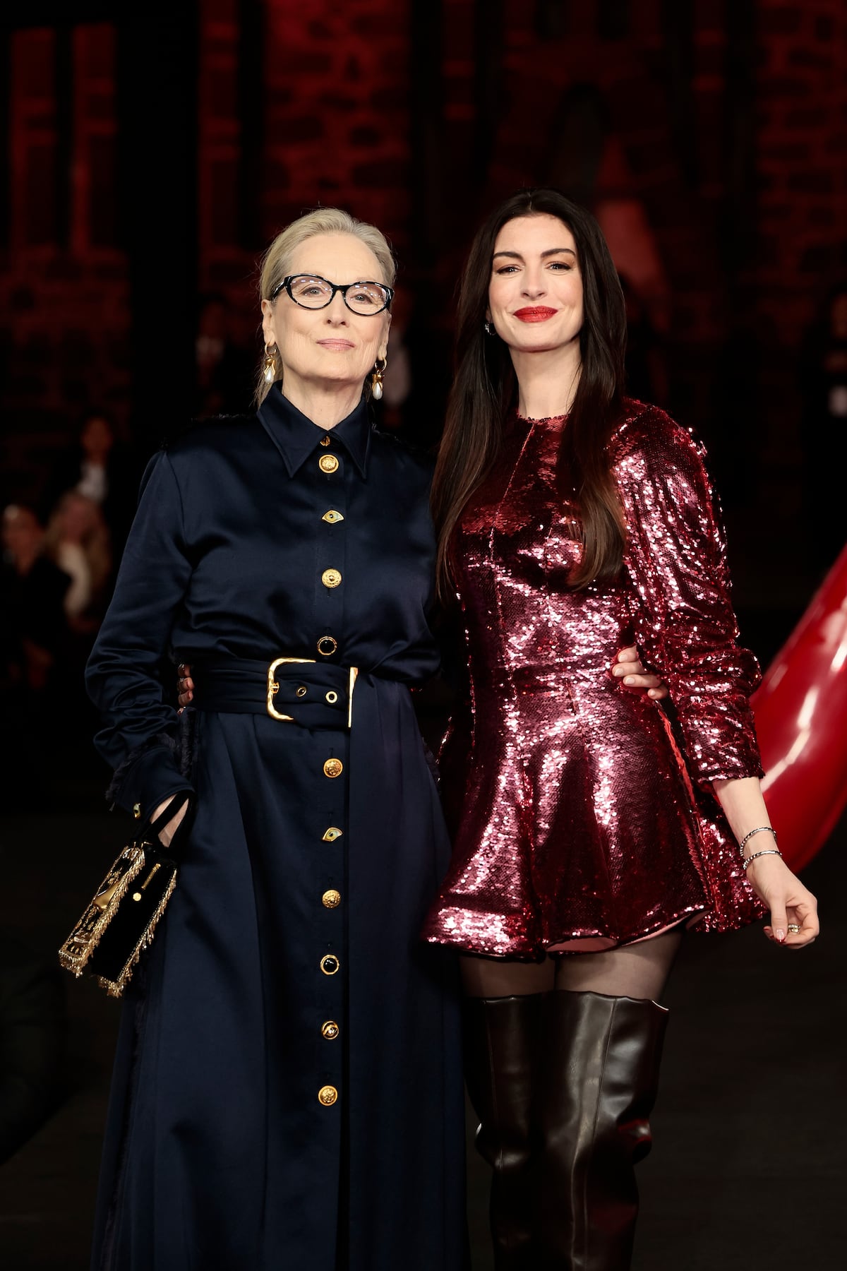 Meryl Streep y Anne Hathaway deslumbran en pasarela por estreno de ‘The Devil Wears Prada’ en México