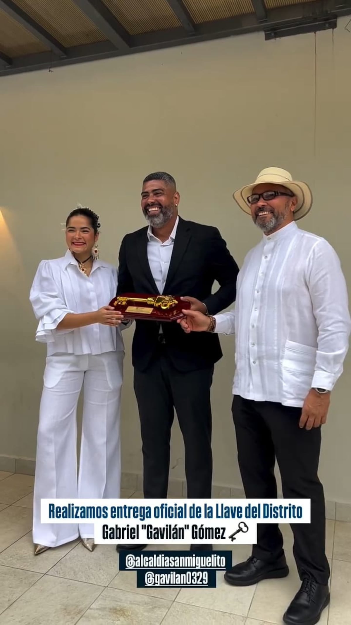 Con tembleques: alcaldesa Irma Hernández viste atuendo inspirado en el folclore panameño durante aniversario 55 de San Miguelito