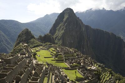 Machu Picchu sufre sobrecarga turística que lo pone en peligro, alerta Contraloría peruana