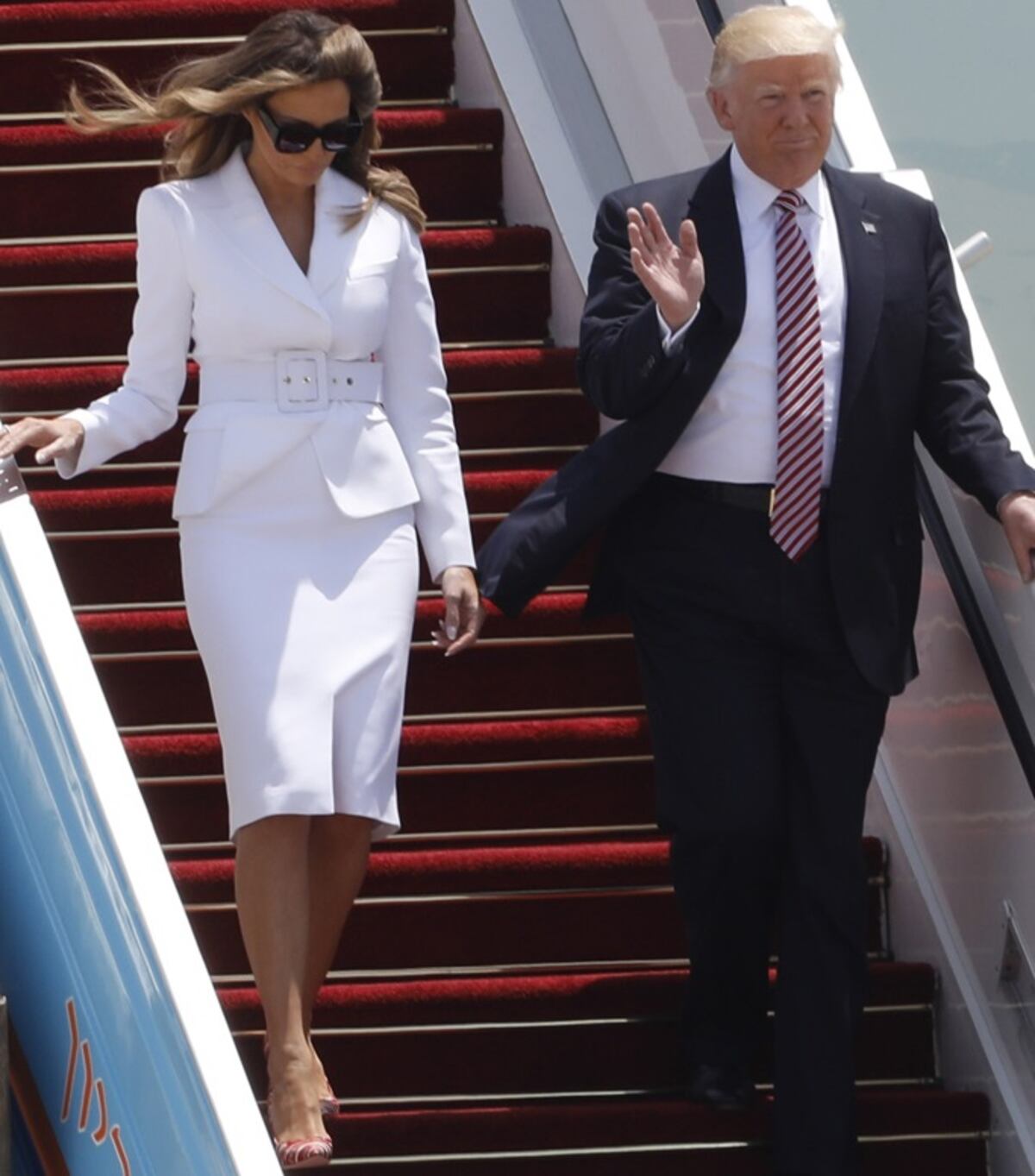 Vestida de blanco en la Asamblea Nacional: ideas de atuendos para el 1 de julio