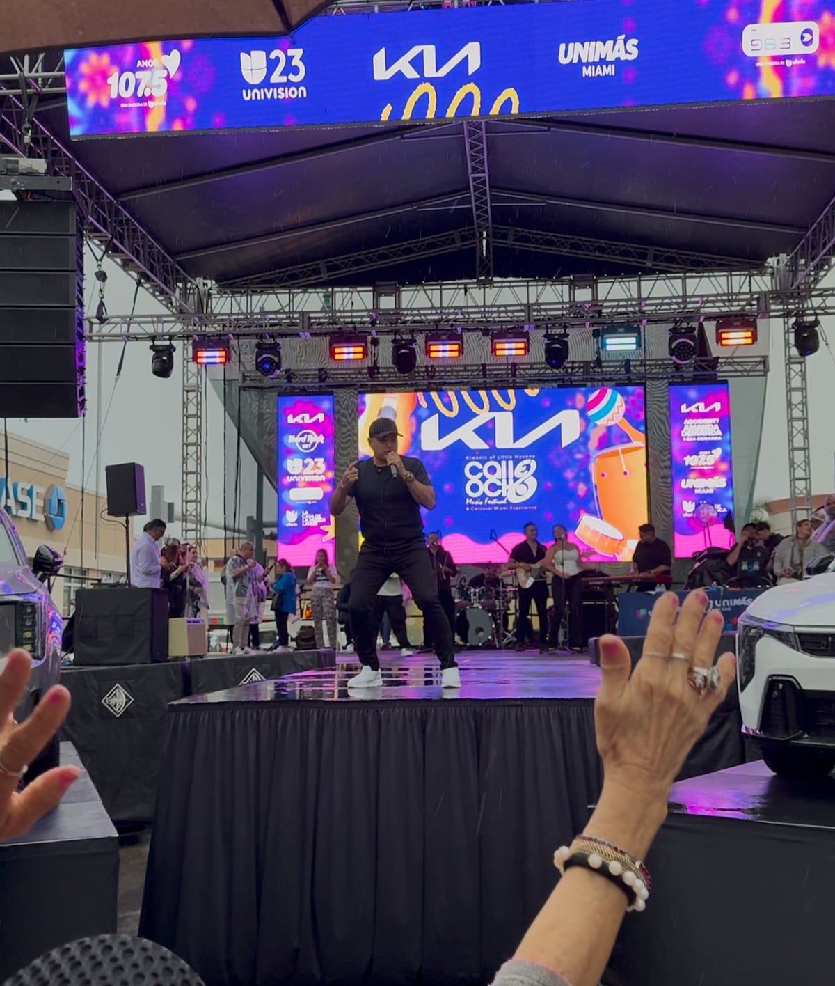 Jhonathan Chávez lleva la música típica panameña al Carnaval de la Calle 8 en Miami