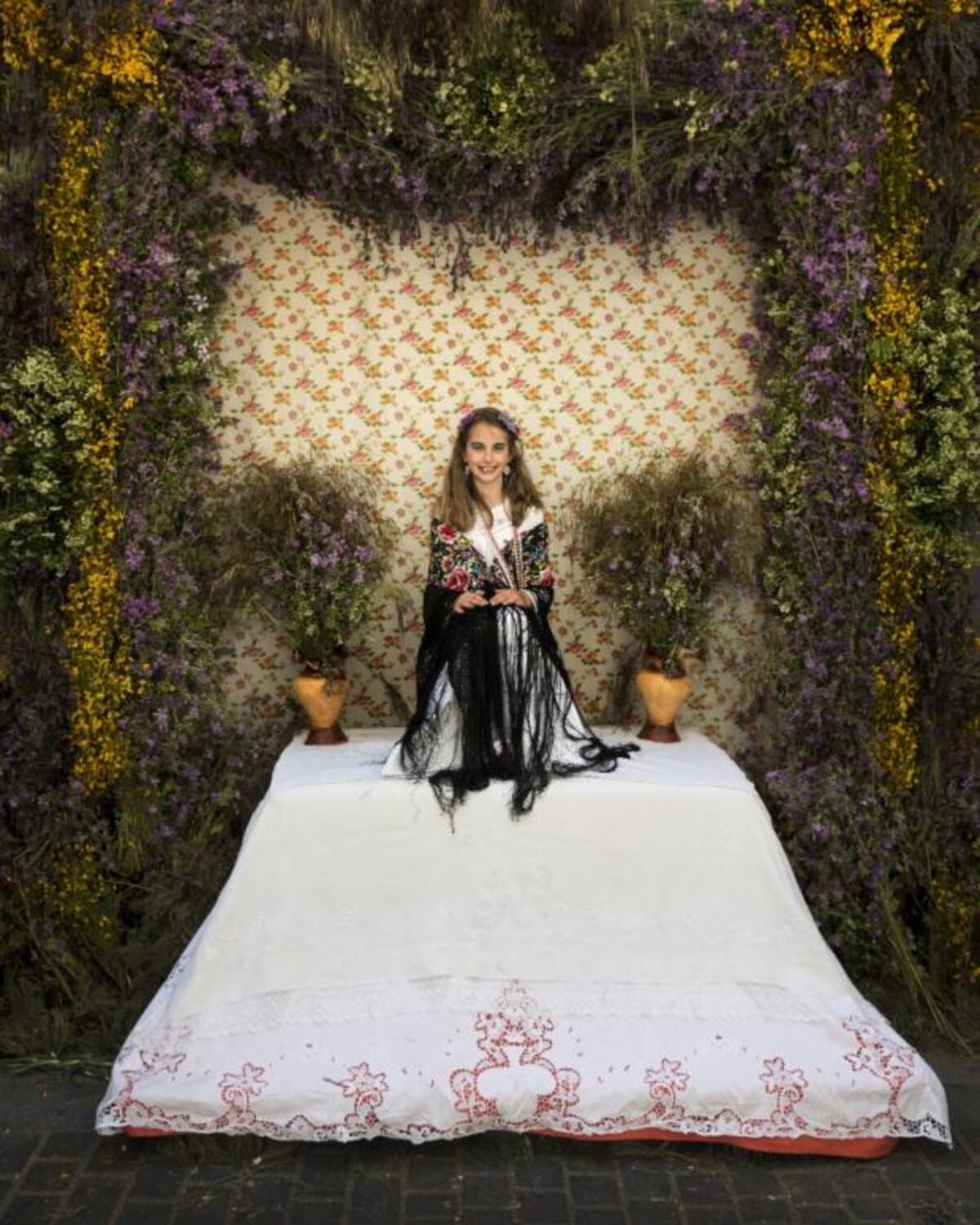 Las Mayas de España, en un altar de flores