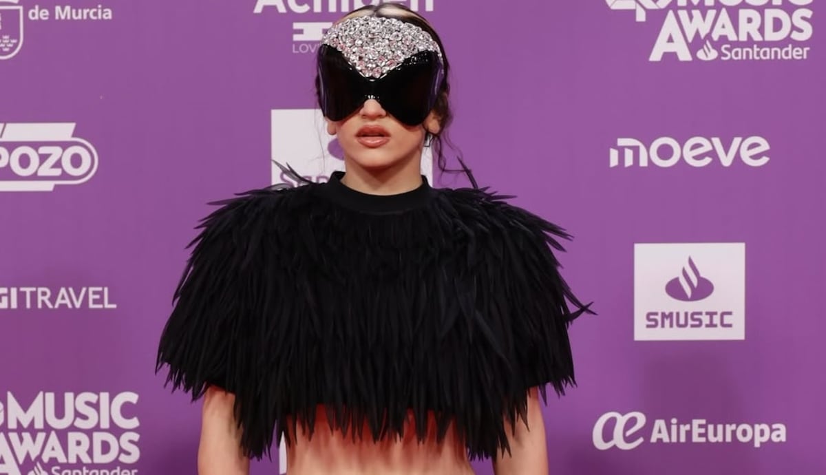 Rosalía y sus gafas de sol futuristas en Los 40 Music Awards