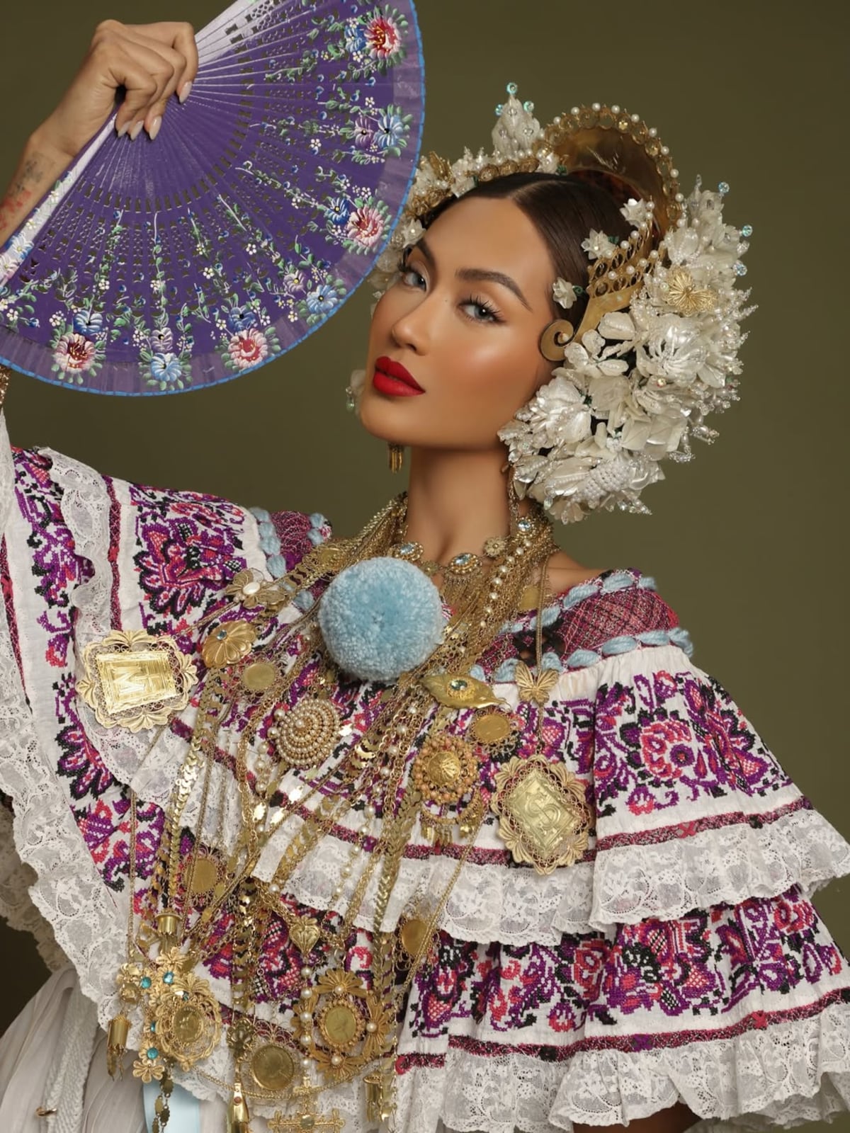 Miss Cosmo, Ketut Permata Juliastrid, se empollera junto a la panameña Italy Mora