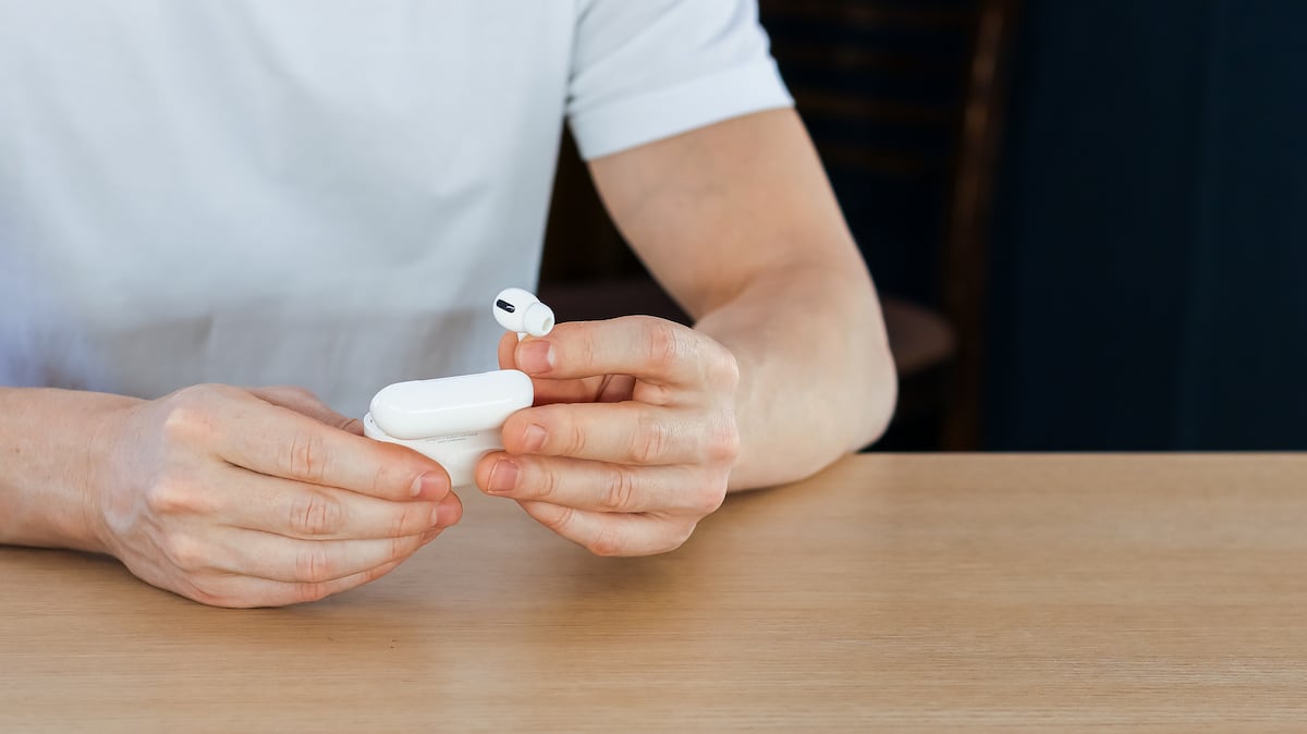 Audífonos de inserción: cuándo pueden convertirse en un riesgo para la salud auditiva