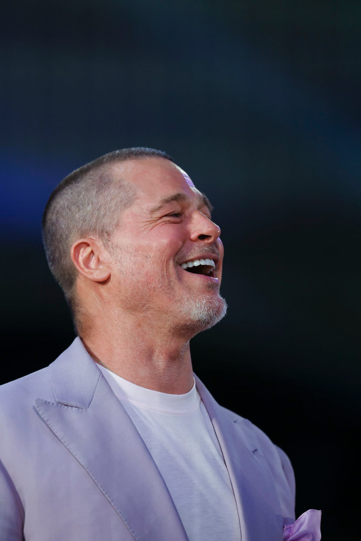 Rapado y vestido de lila, las fotos de Brad Pitt en México para presentar la película ‘F1′