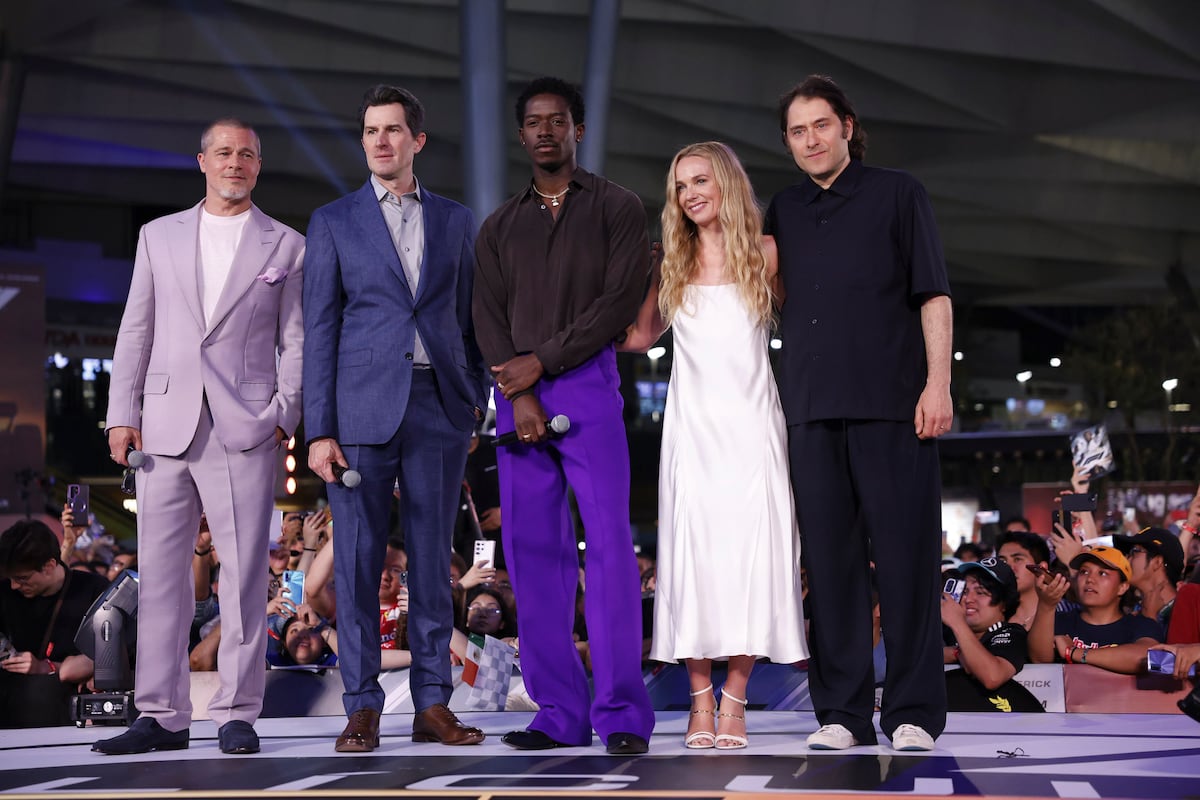 Rapado y vestido de lila, las fotos de Brad Pitt en México para presentar la película ‘F1′