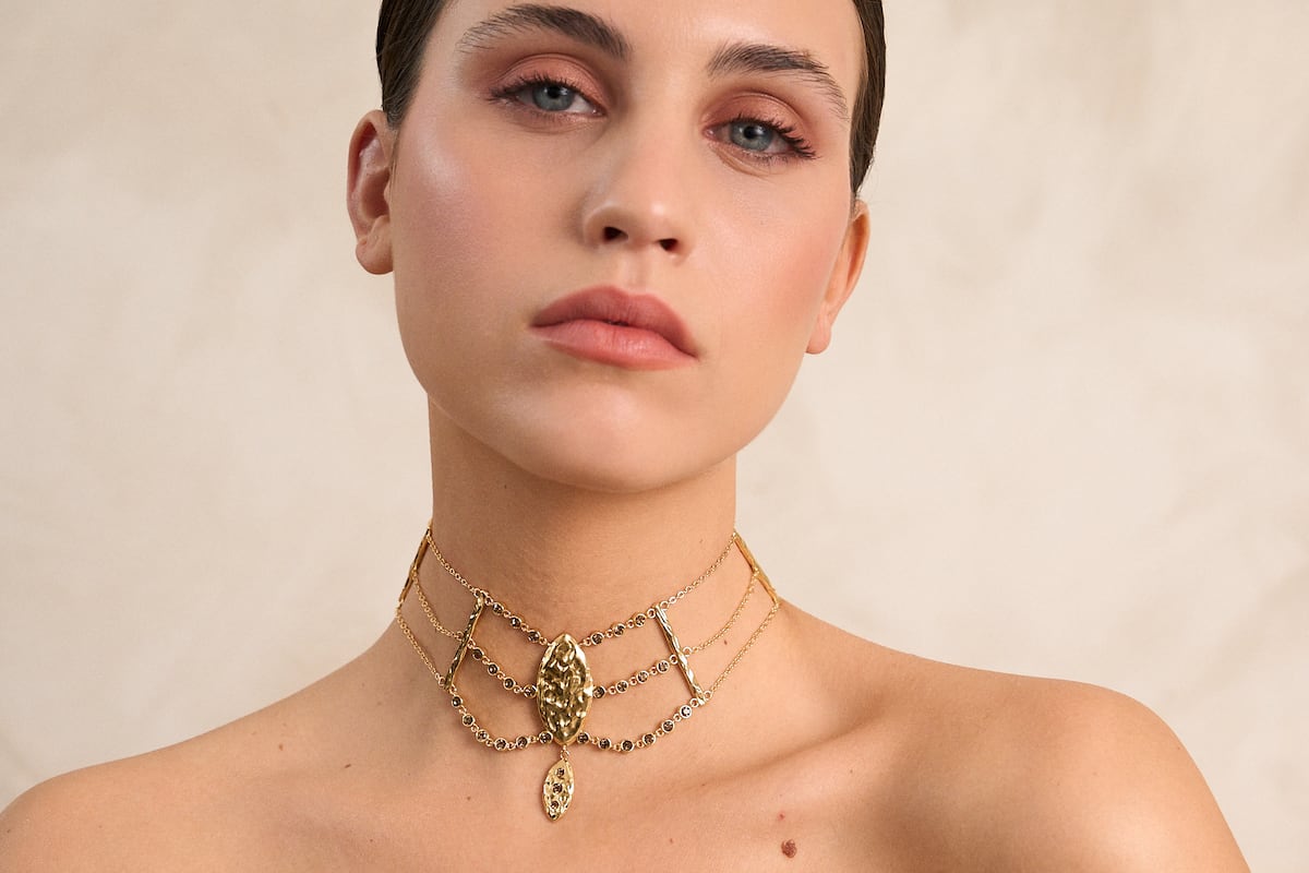 Grandes y con personalidad, así se llevan las joyas 