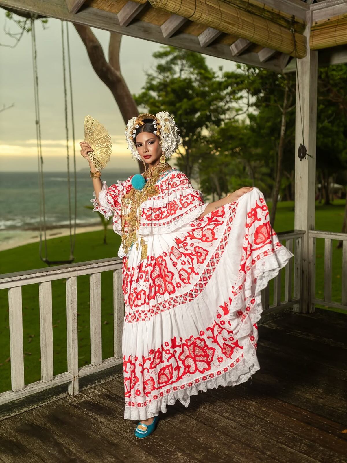 La presentadora panameña Mónica ‘Lola’ Díaz se viste de pollera por primera vez