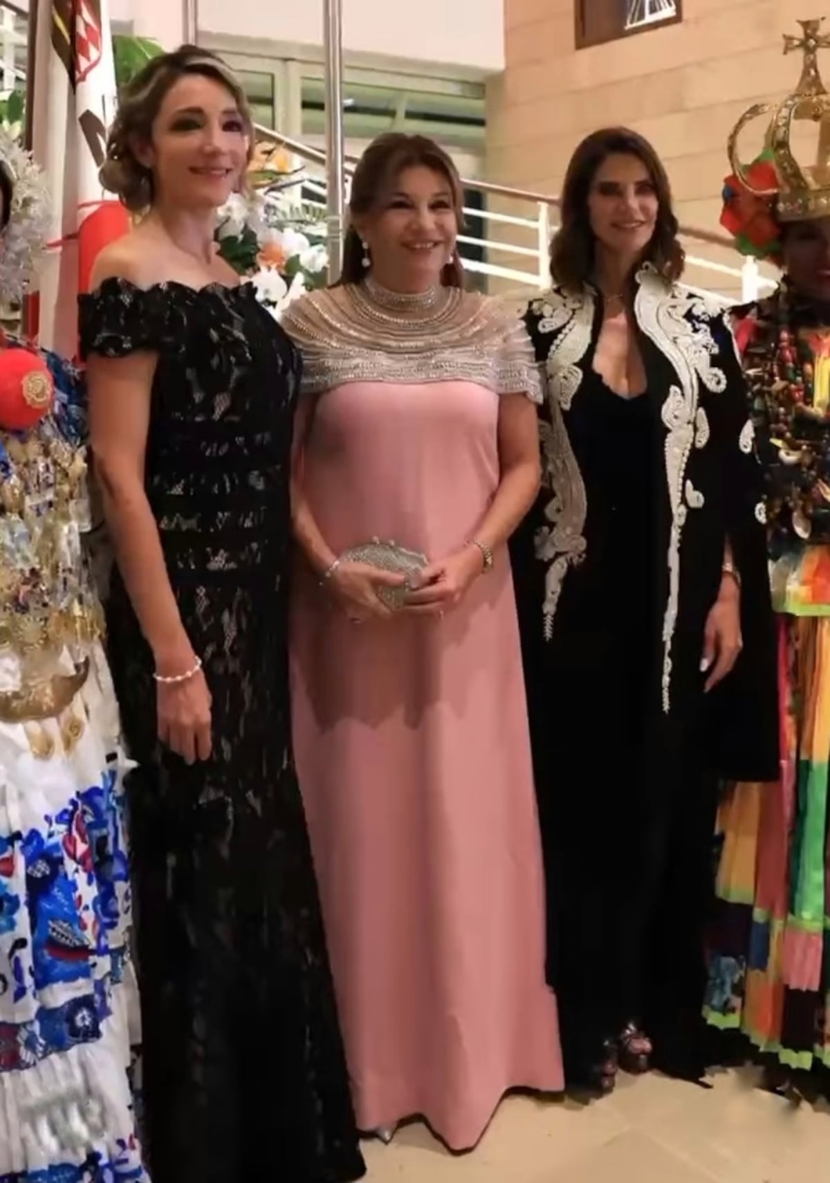 La primera dama de Panamá, Maricel de Mulino, y su vestido fucsia para el 1 de julio en la Asamblea Nacional