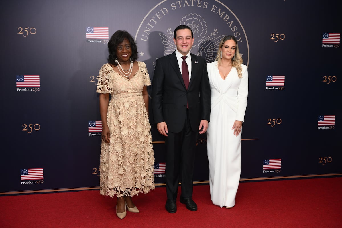 El look de Mayer Mizrachi, Mireya Moscoso y demás invitados a la alfombra roja de la recepción por los 250 años de la independencia de Estados Unidos