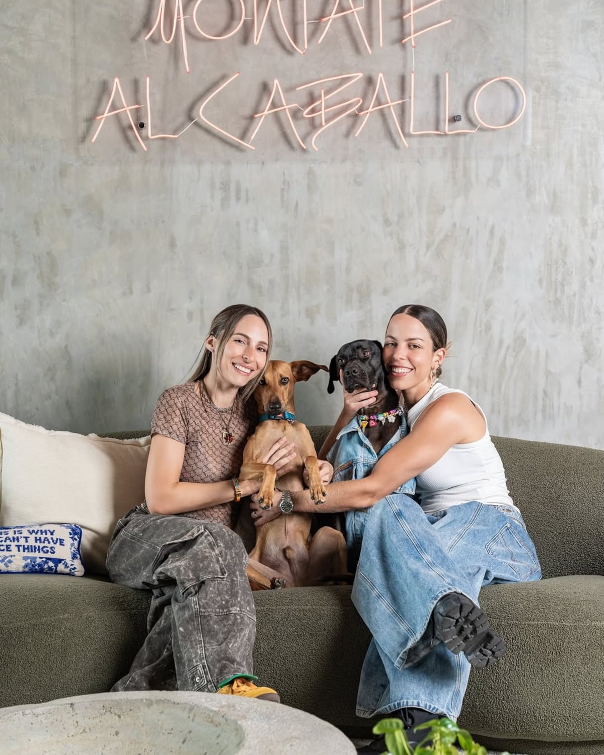 ‘Ni una amistad, ni un familiar me han cambiado la vida como las han cambiado mis perros’: La entrenadora y creadora de contenido panameña Isa Quiróz