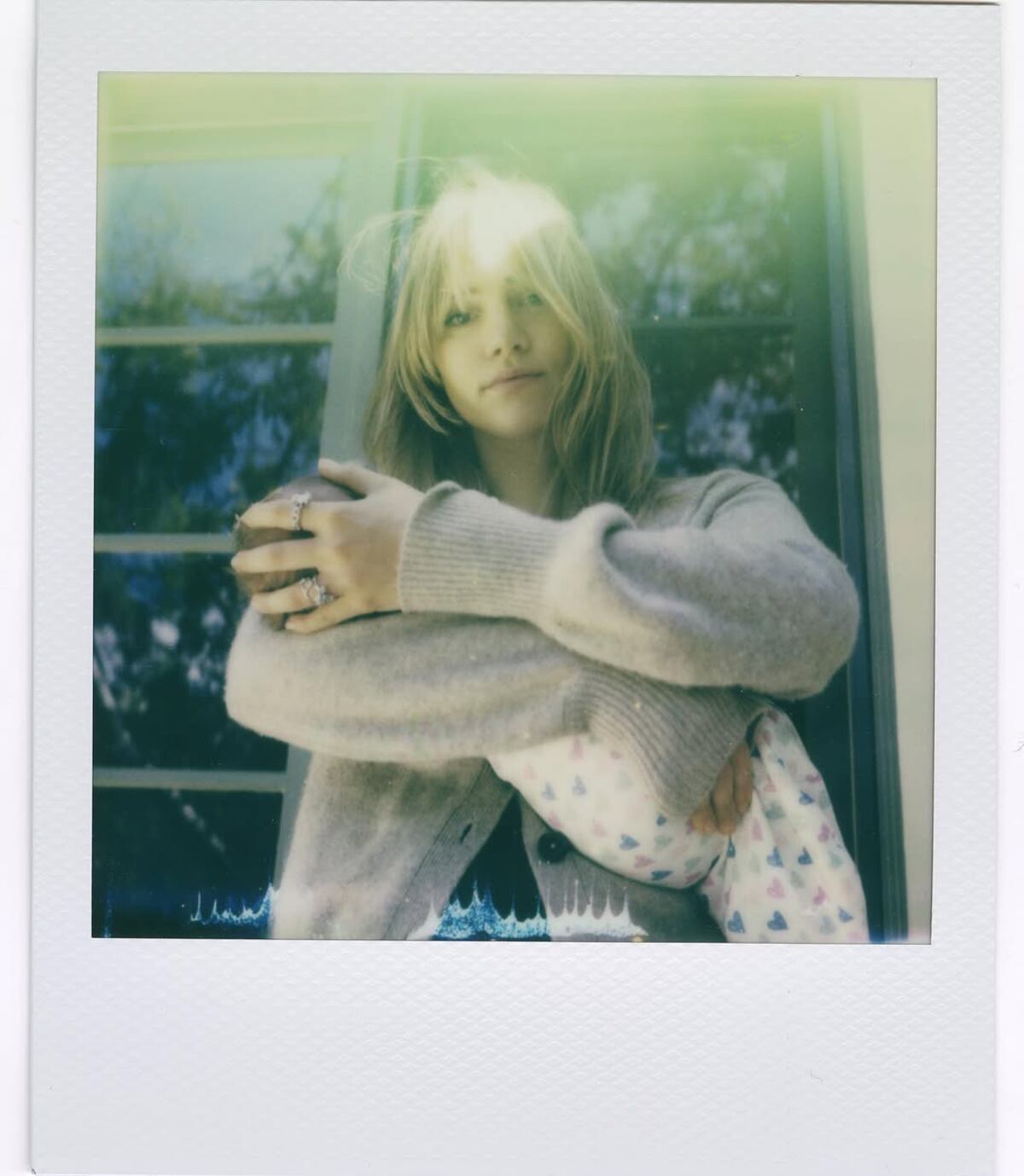 Margot Robbie, Suki Waterhouse; celebridades que se estrenaron como mamás este 2024