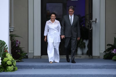 Se conocieron en el Canal de Panamá y hoy él la acompañó en su toma de posesión como administradora: la historia de Ilya Espino de Marotta y Peter Marotta