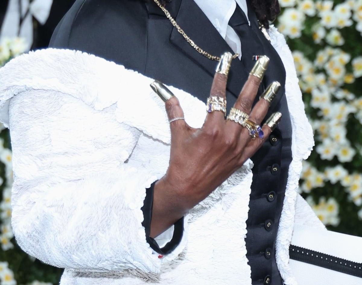 Accesorios que hablaron más que las palabras en la Met Gala 2025