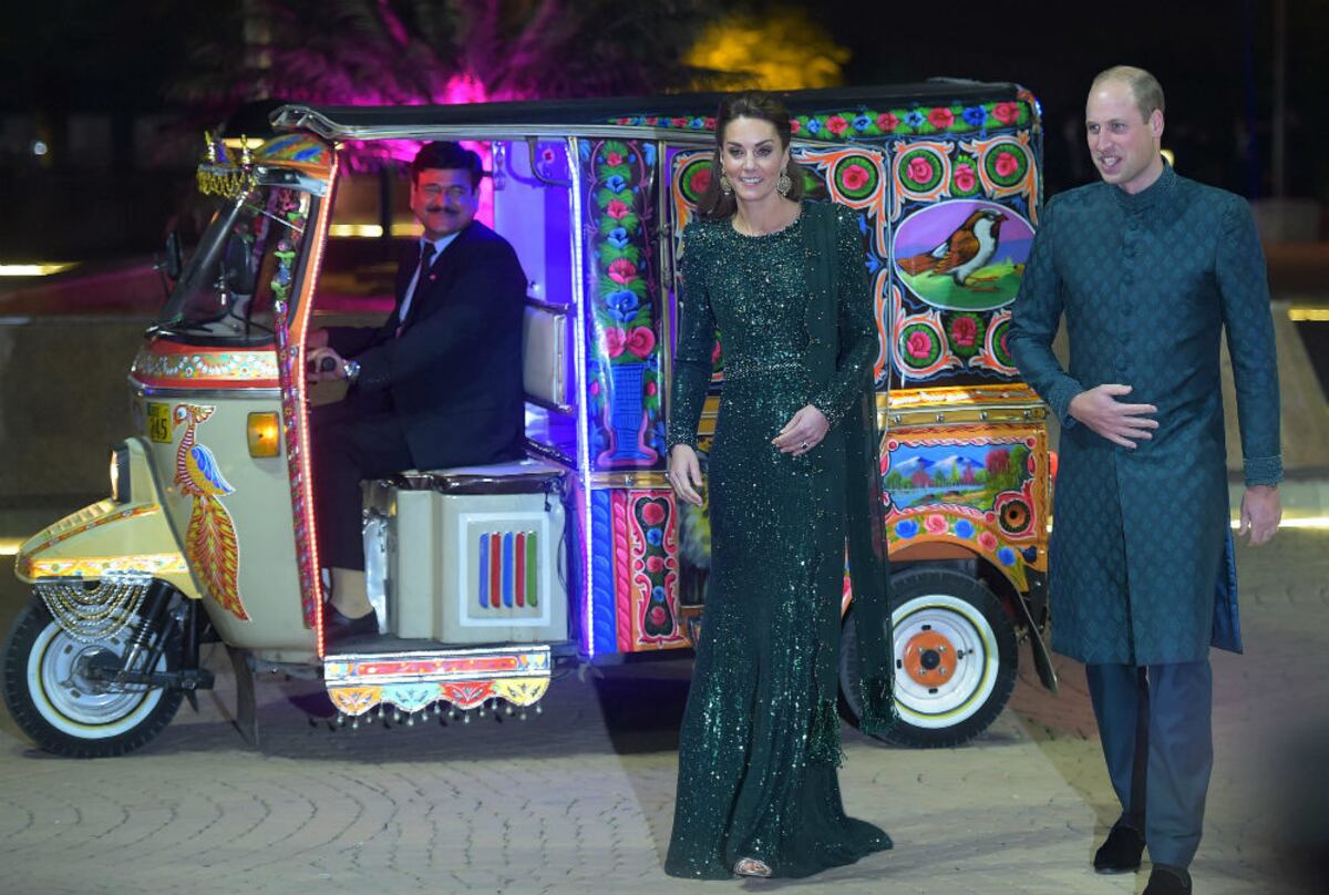 Los atuendos de la duquesa Kate en Pakistán