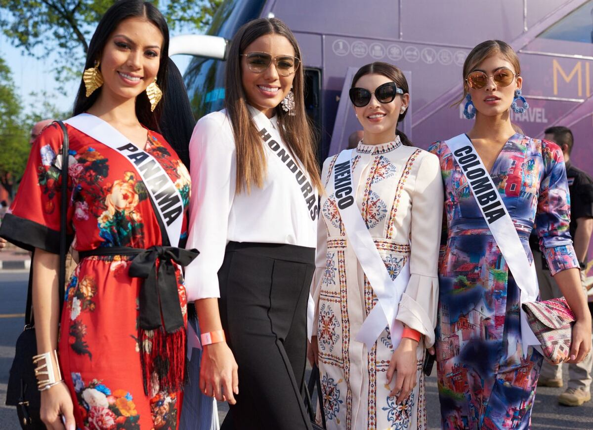 Rosa Montezuma y su visita al Gran Palacio de Bangkok