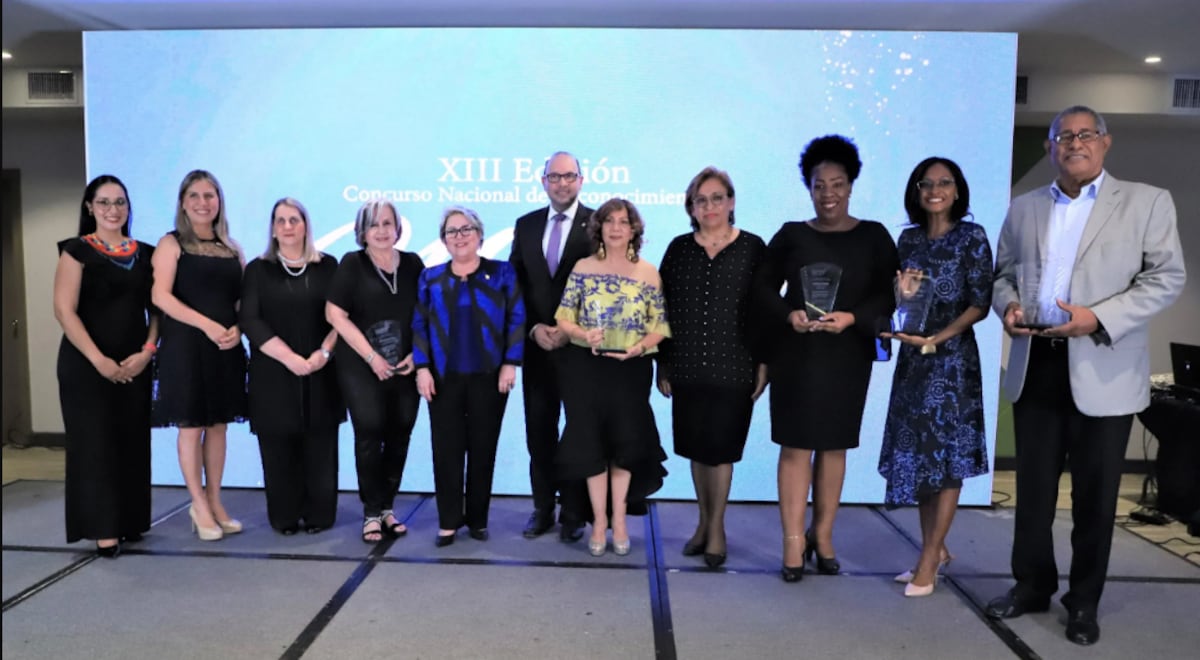 ¿Conoces a una mujer destacada? Postúlala a este concurso