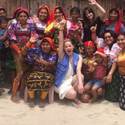 La actriz Amber Heard comparte fotos de su gira a Guna Yala