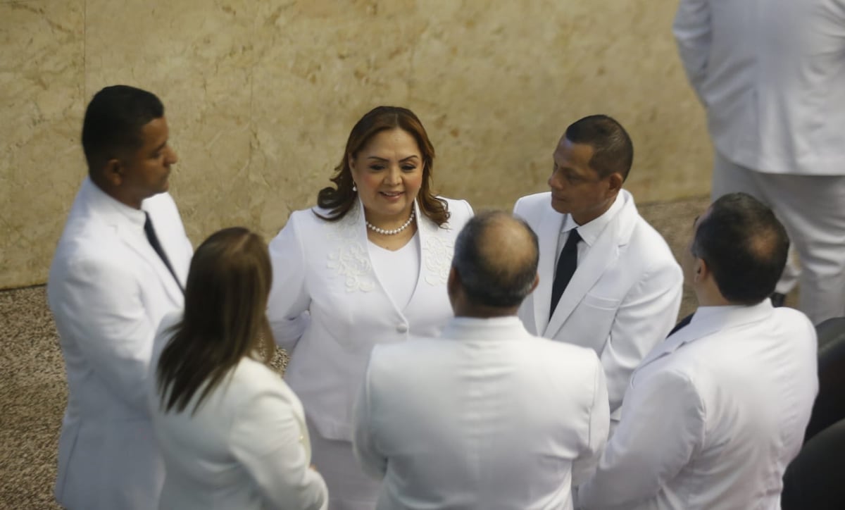 De blanco en la Asamblea Nacional: los looks de las diputadas panameñas