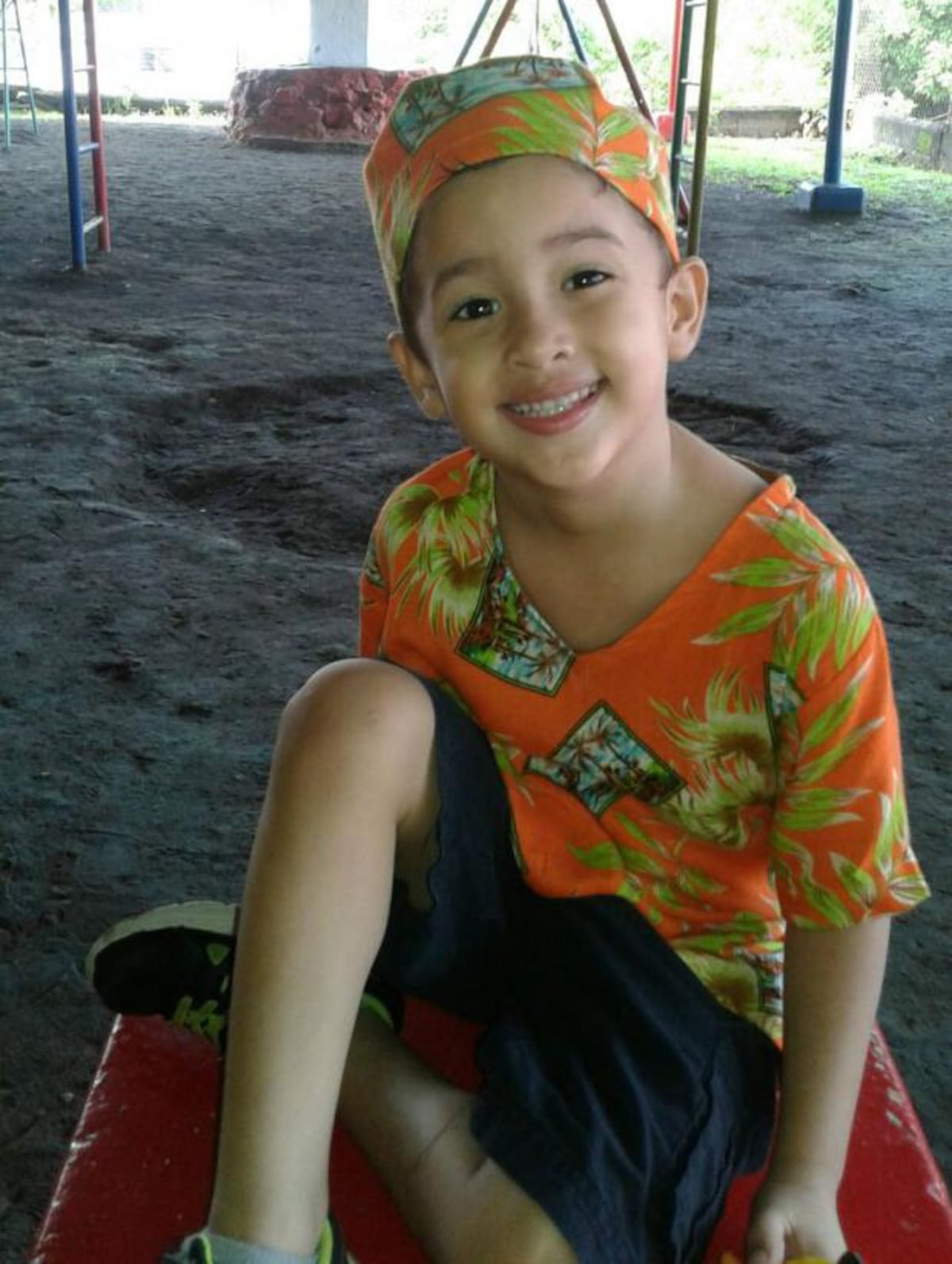 Más niños y jóvenes se visten para celebrar la etnia negra