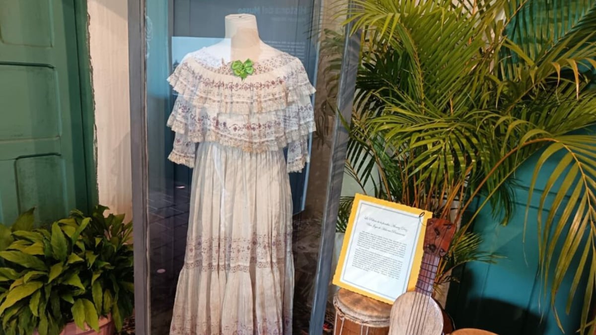 Confeccionada hace 160 años, esta es una de las polleras más antiguas de Panamá