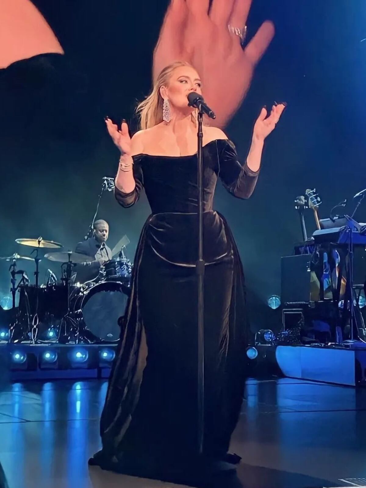 Paco Rabanne, Jenny Packham, Versace... los looks de Adele en sus conciertos en Las Vegas