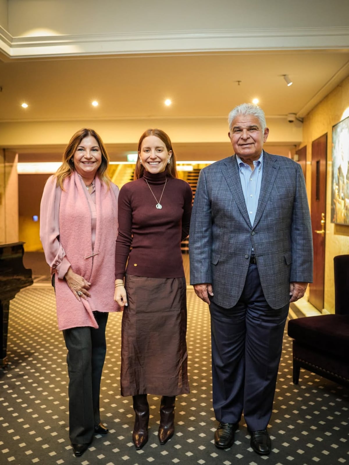 José Raúl Mulino y su esposa Maricel de Mulino acompañaron a la hija de María Corina Machado en la entrega del Nobel de la Paz 2025