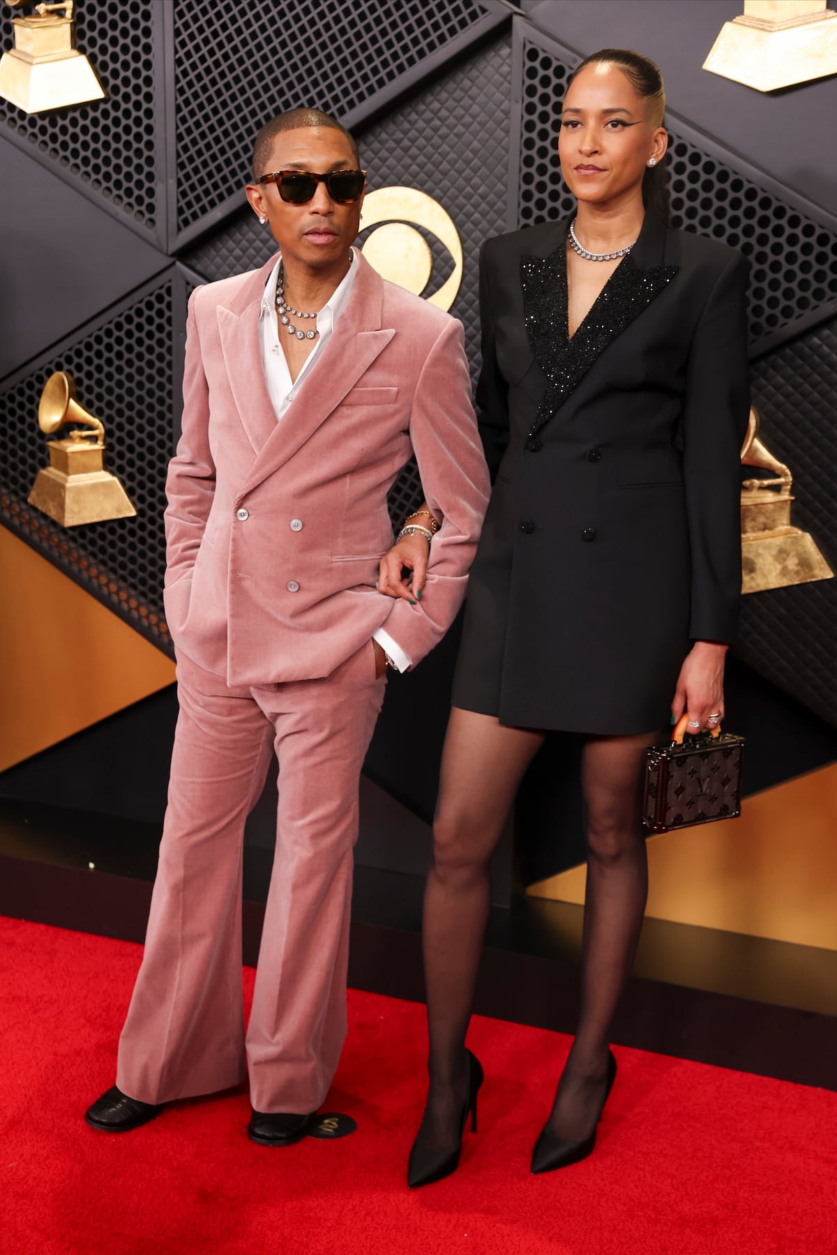 5 celebridades y sus parejas que asistieron a los premios Grammy 2026