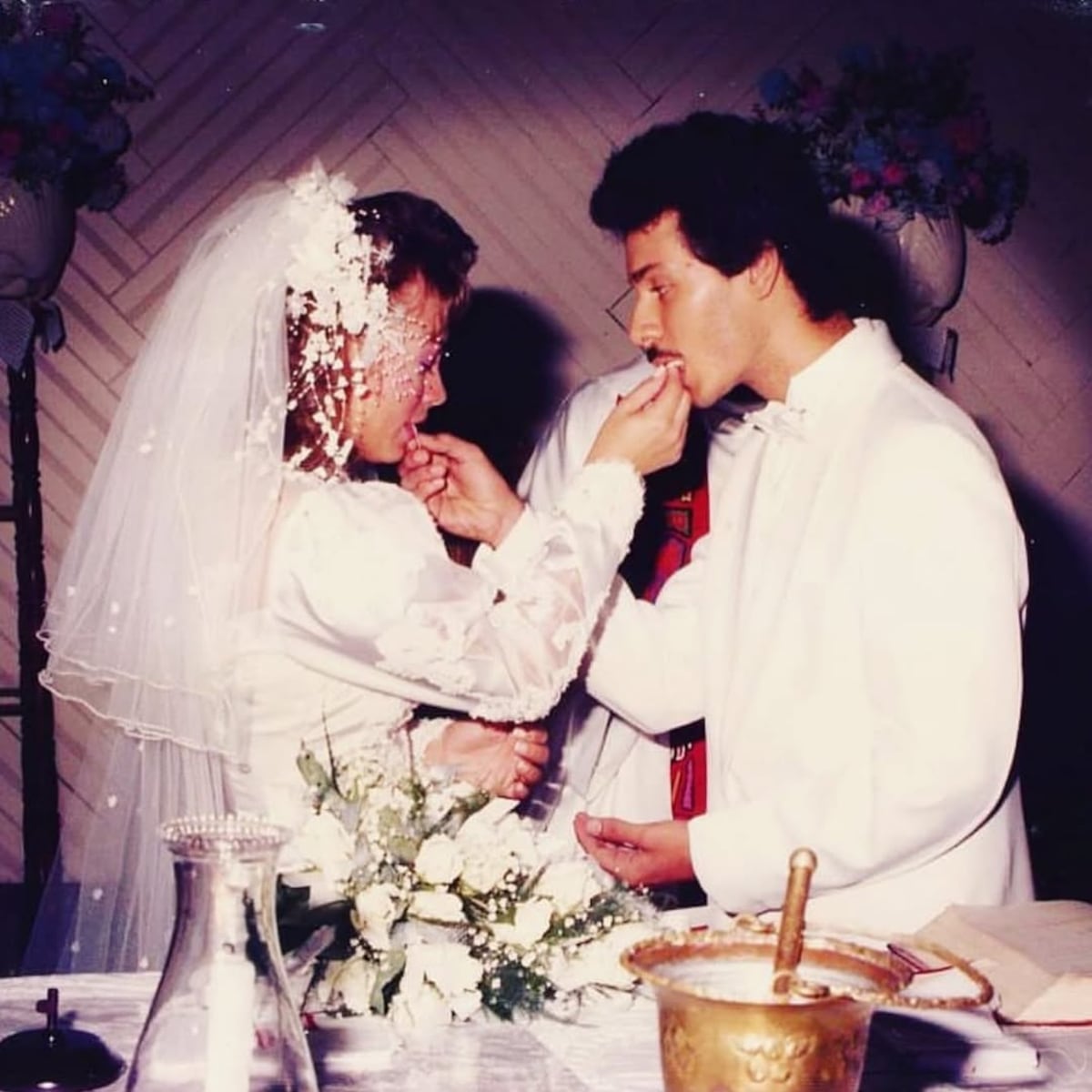 El ex diputado Juan Diego Vázquez celebra los 34 años de matrimonio de sus padres