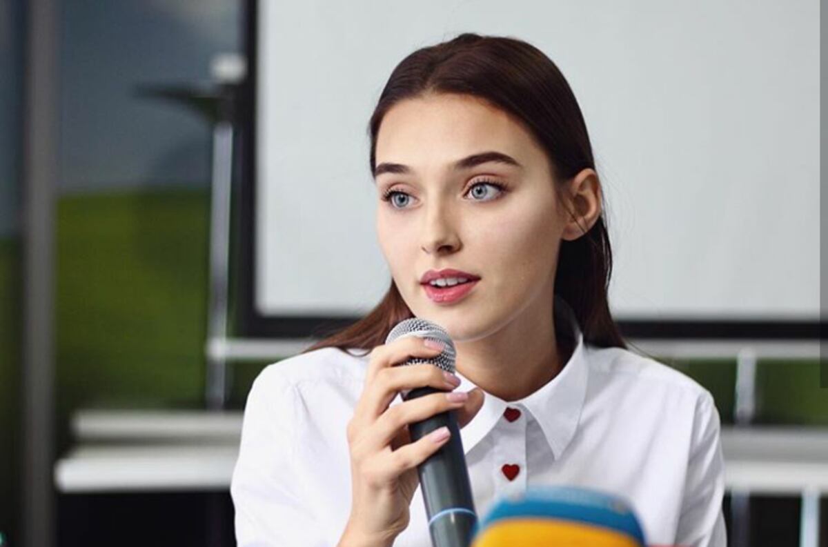 Destituyen a Miss Ucrania por ser madre y divorciada