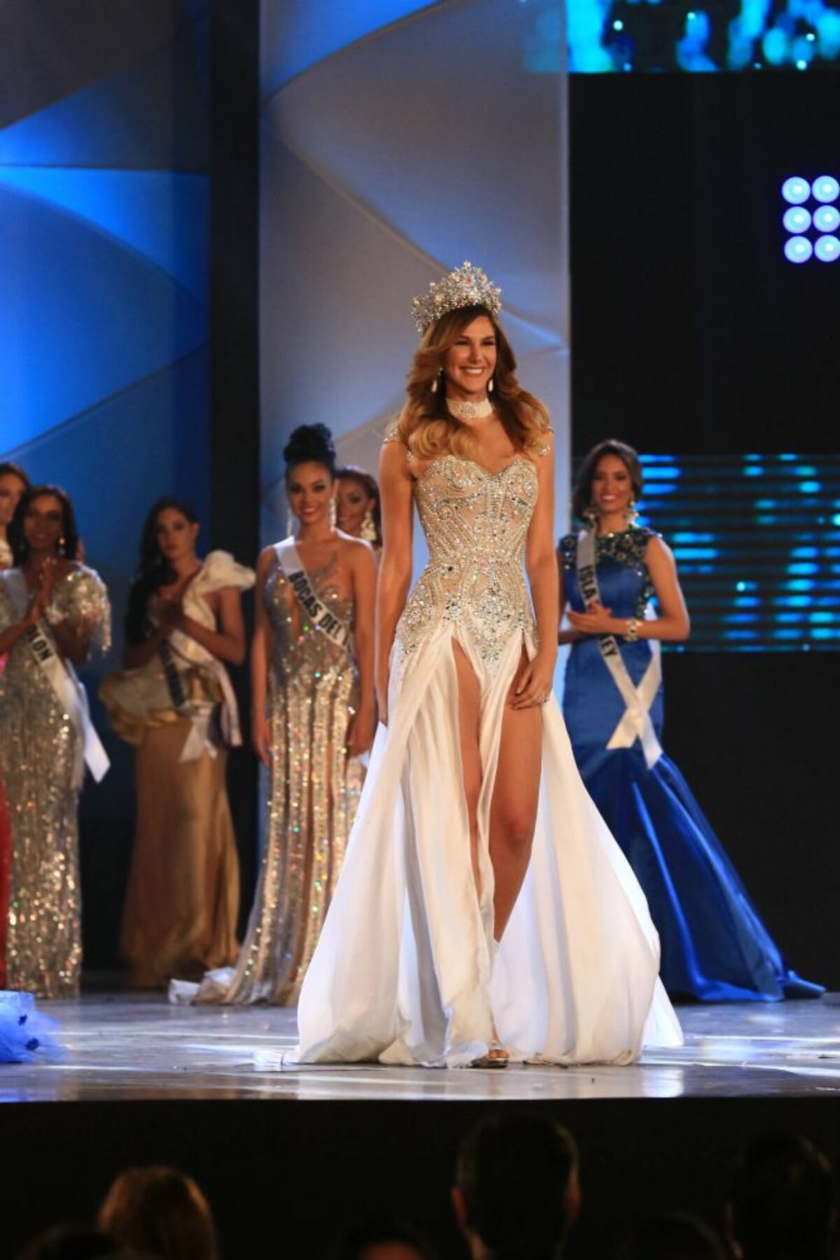 Laura De Sanctis: una noche y cuatro vestidos