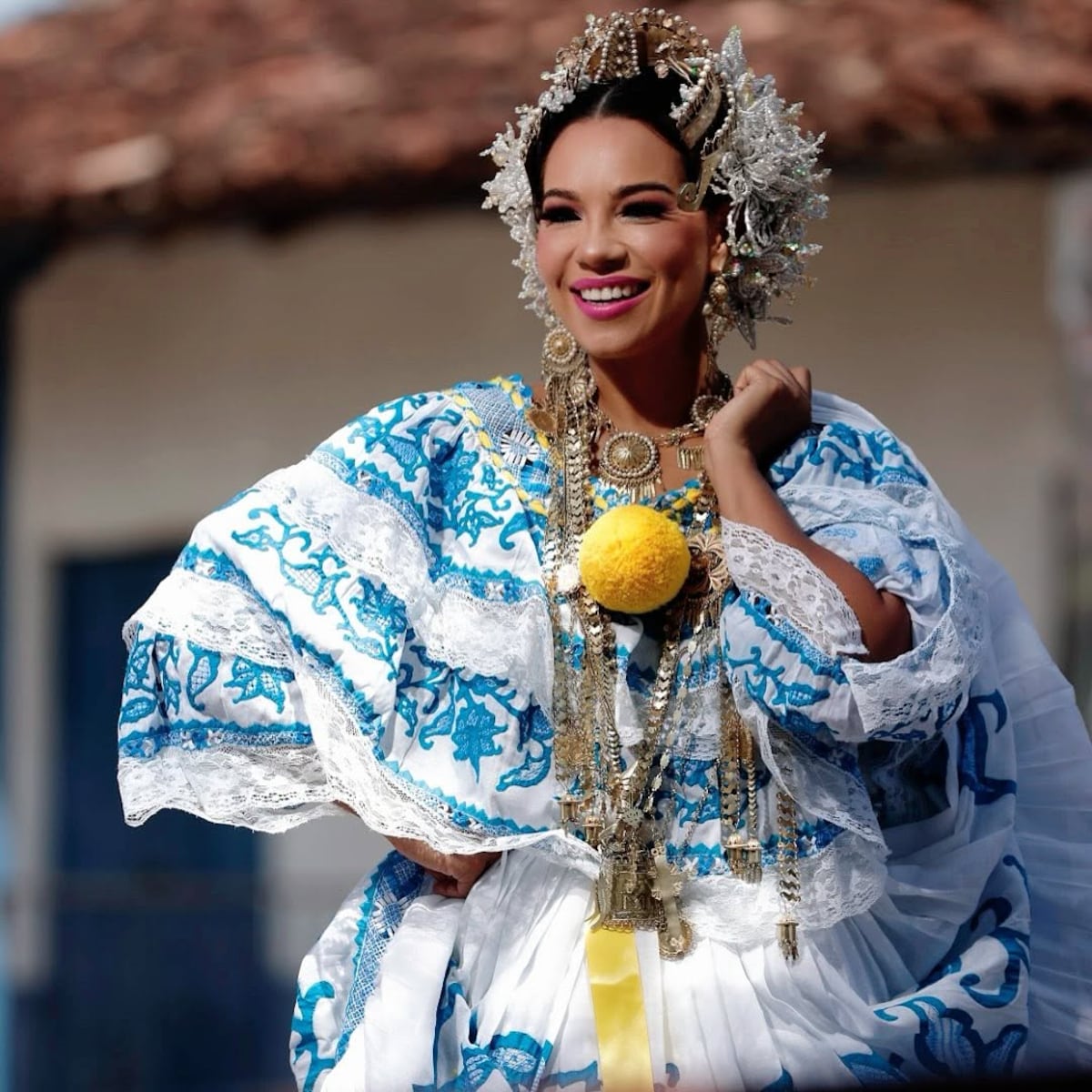 Maricel de Mulino, Irma Hernández, Nicolle Ferguson y otras personalidades en el Desfile de las Mil Polleras