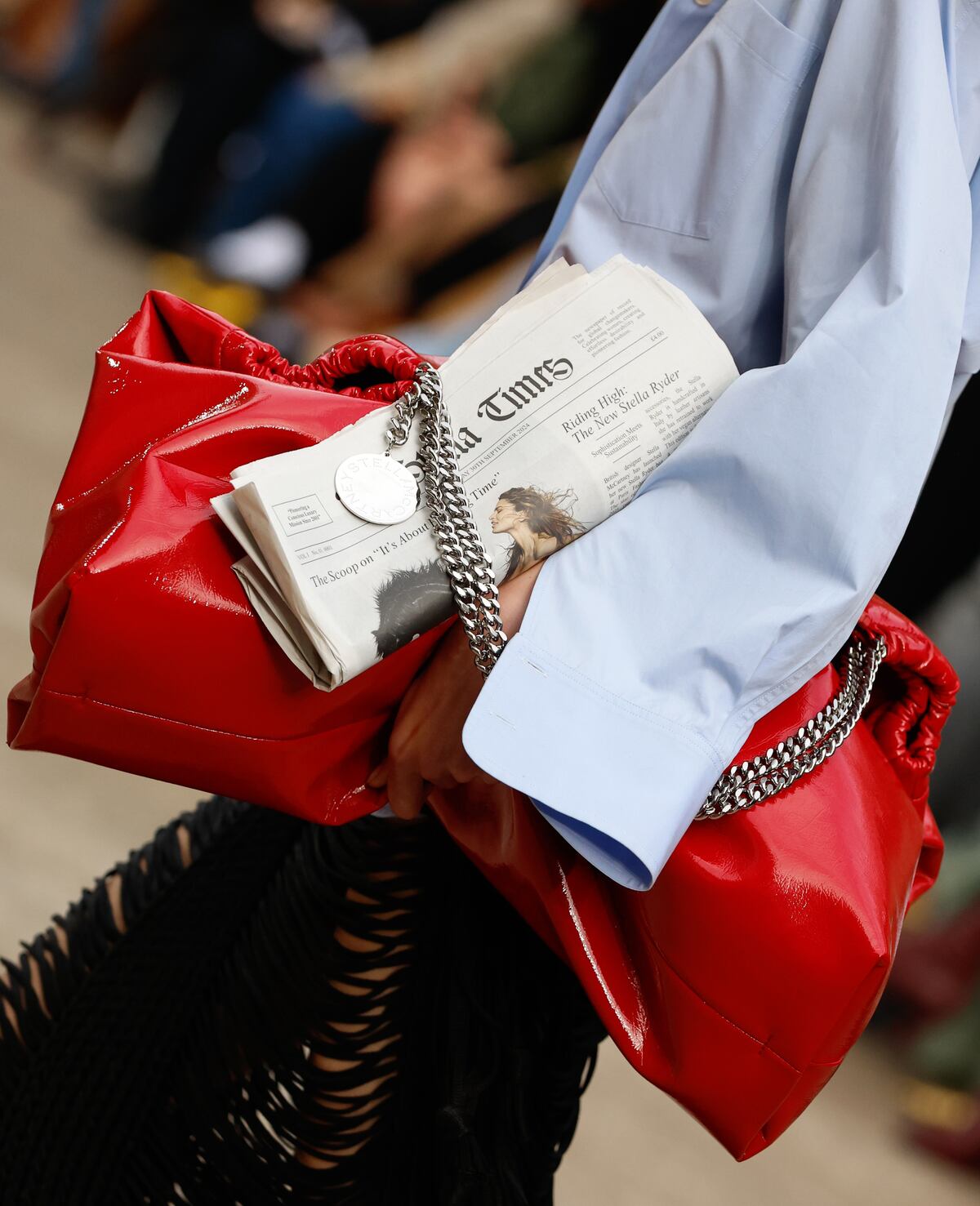 Vuelven los bolsos maxis: funcionalidad y diseño