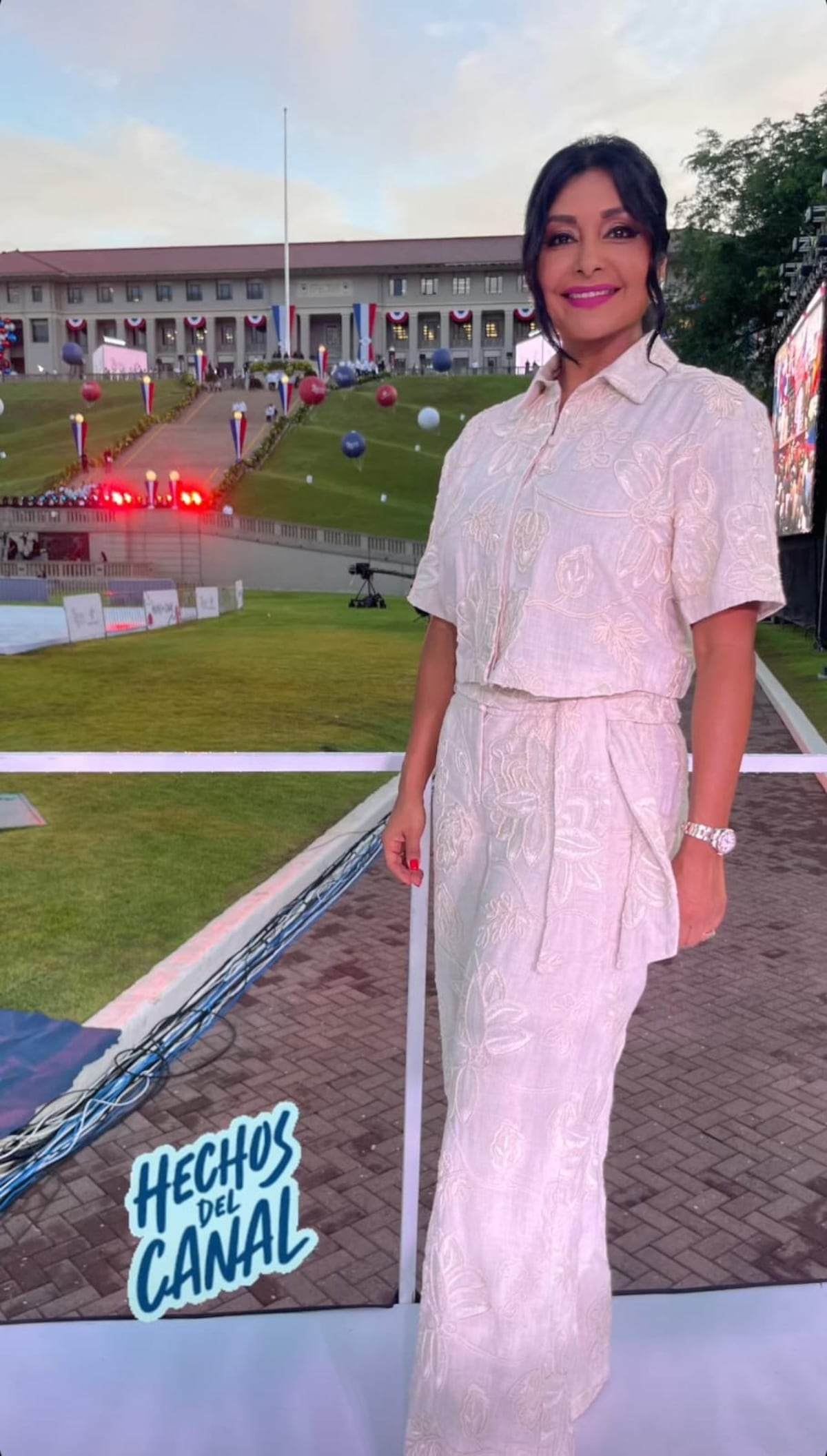 Nicolle Ferguson, Blanca Herrera y otros asistentes al acto de aniversario por los 25 años de la reversión del Canal de Panamá