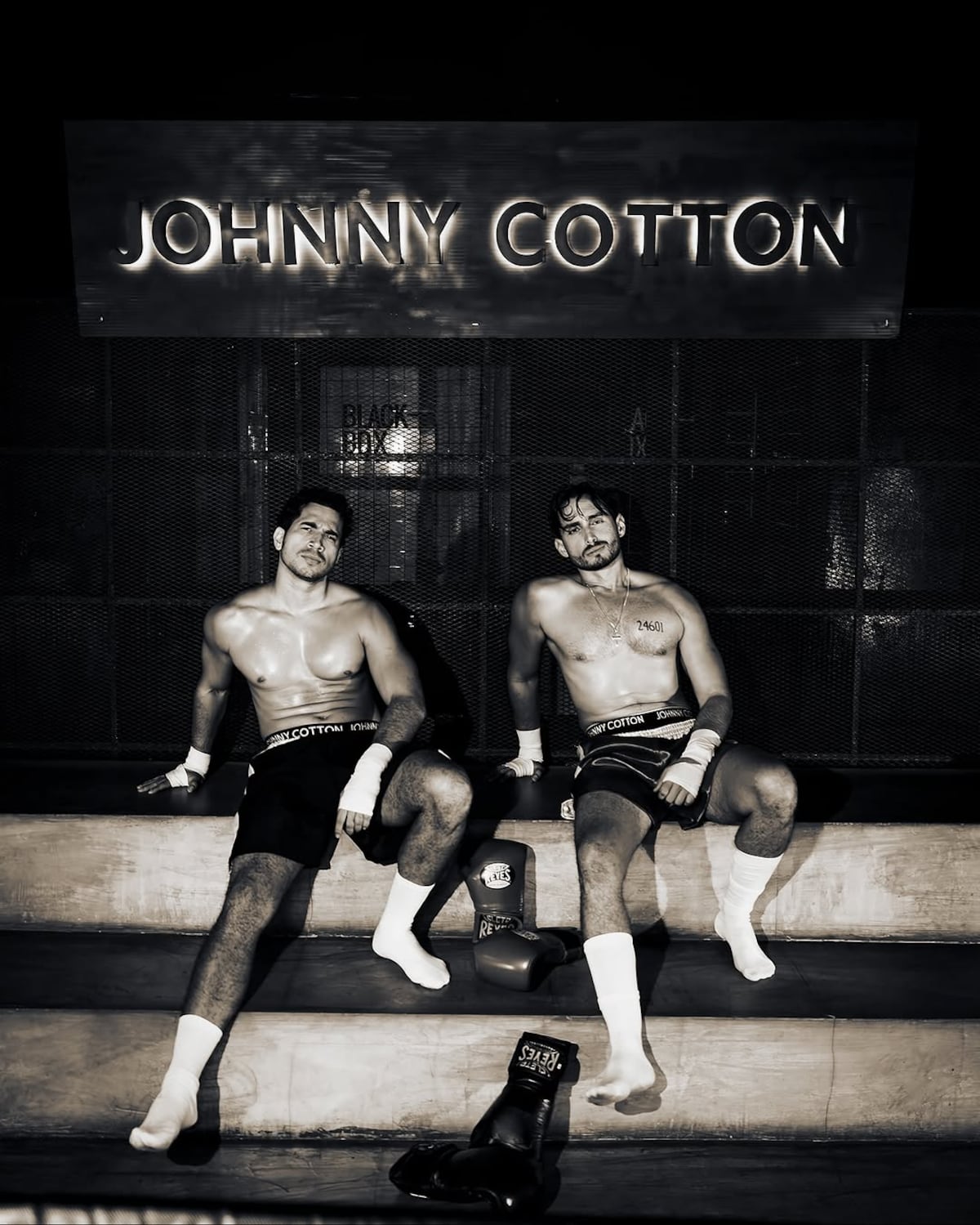 Con guantes y shorts deportivos: Así lucieron los actores panameños Diego de Obaldía y Elmis Castillo en una campaña de ropa interior