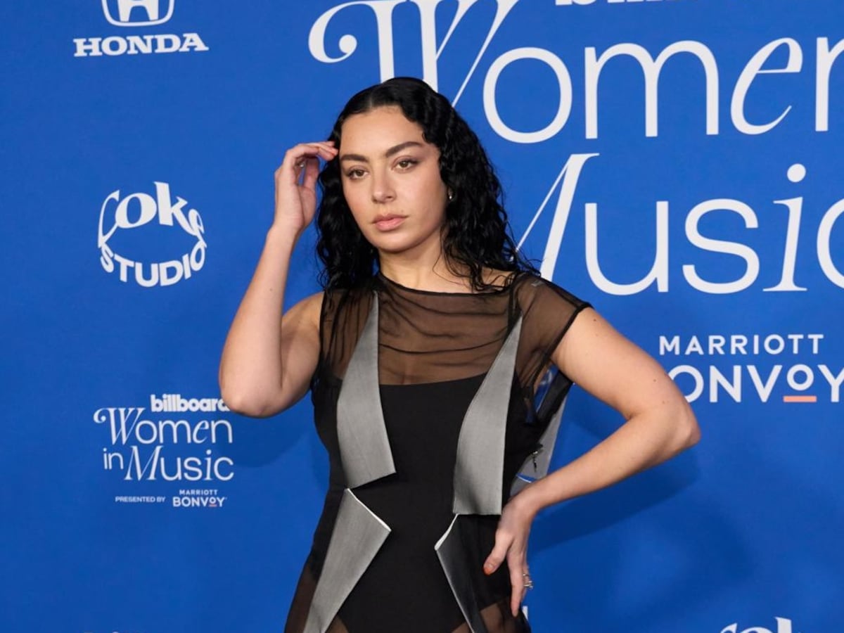 La cantante Charli XCX llevará a la pantalla ‘The Moment’, una película basada en su vida