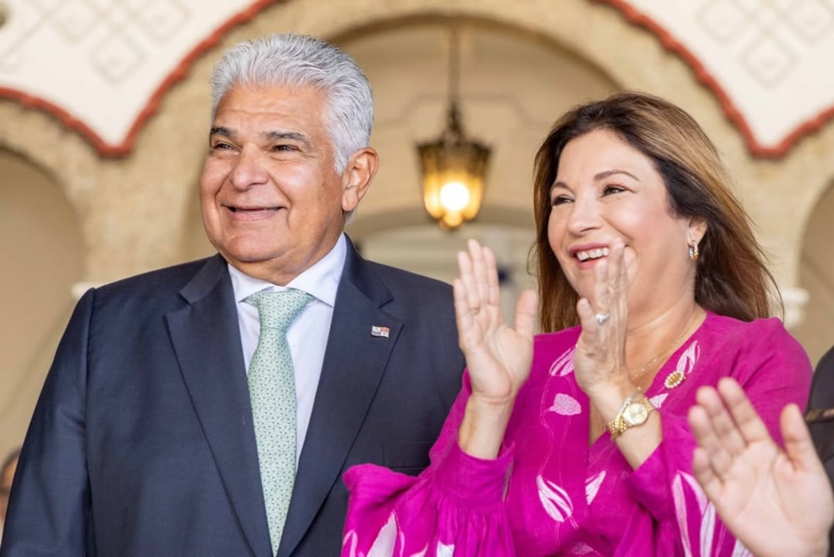 El presidente José Raúl Mulino sorprendió en su cumpleaños a la primera dama Maricel, con una romántica serenata